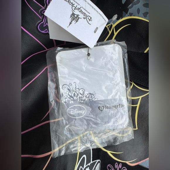 Loungefly Alice in Wonderland Black and Pink Disney Tote - Picture 5 of 5